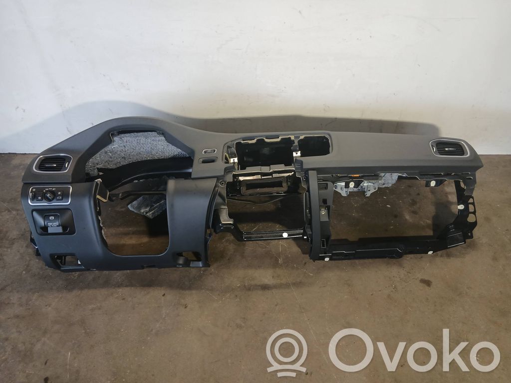 Volvo V60 Panelis 