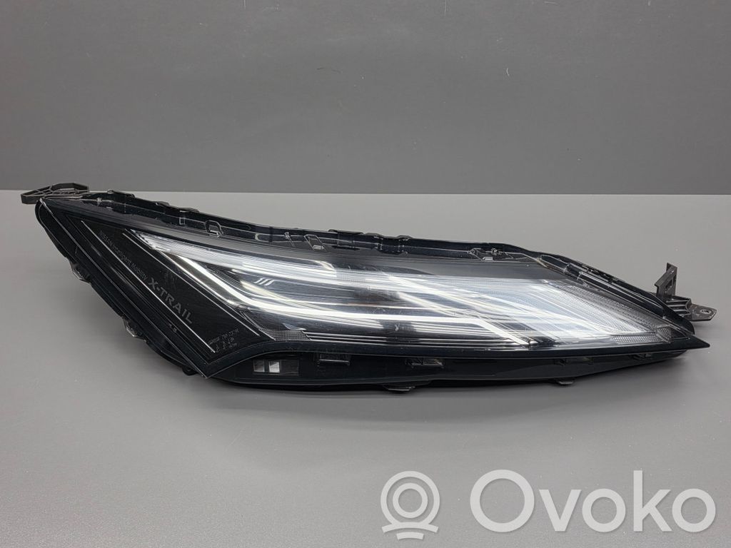 Nissan X-Trail T33 Lampa przednia 