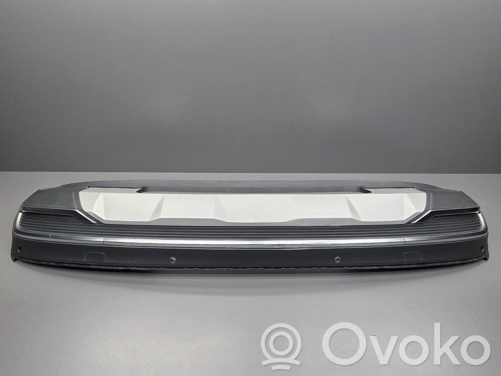Audi Q7 4M Apatinė bamperio dalis 
