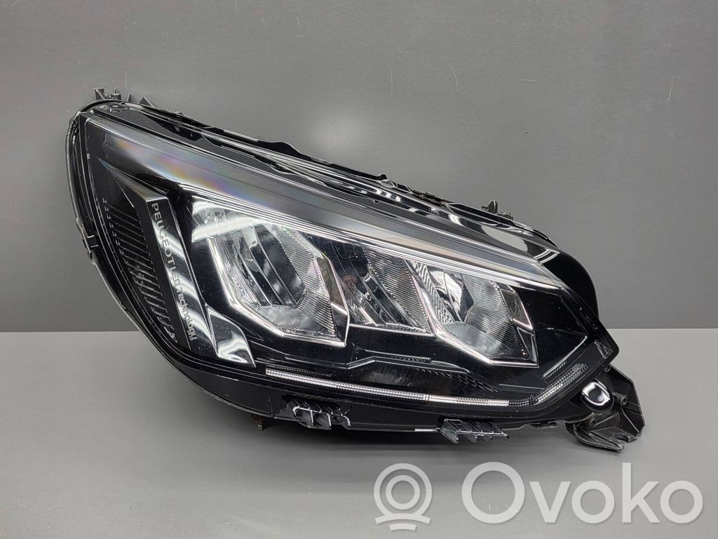 Peugeot 208 II Lampa przednia 