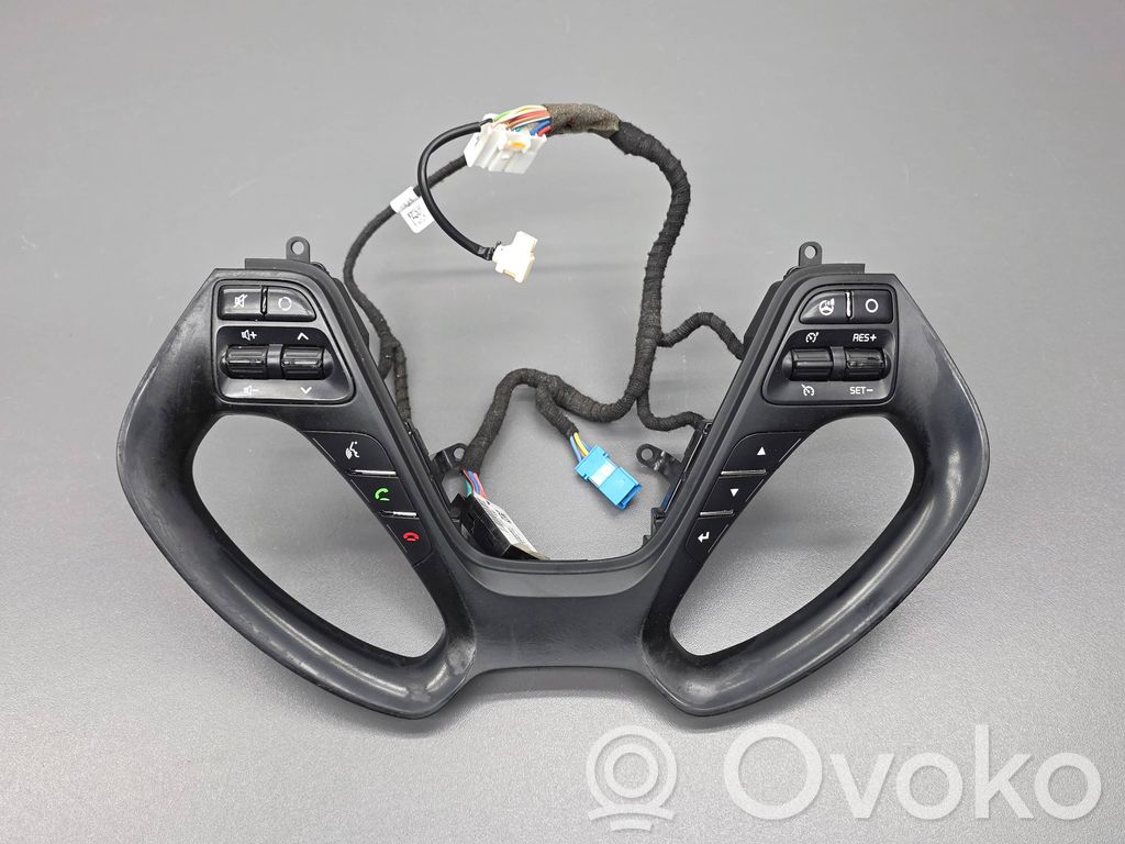 KIA Ceed Steering wheel buttons/switches 