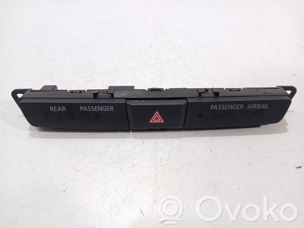 Schalter Warnblinkanlage   8002D032,8002D032