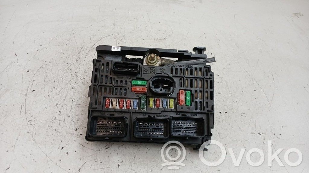 Citroen C4 I Saugiklių dėžė (komplektas) 