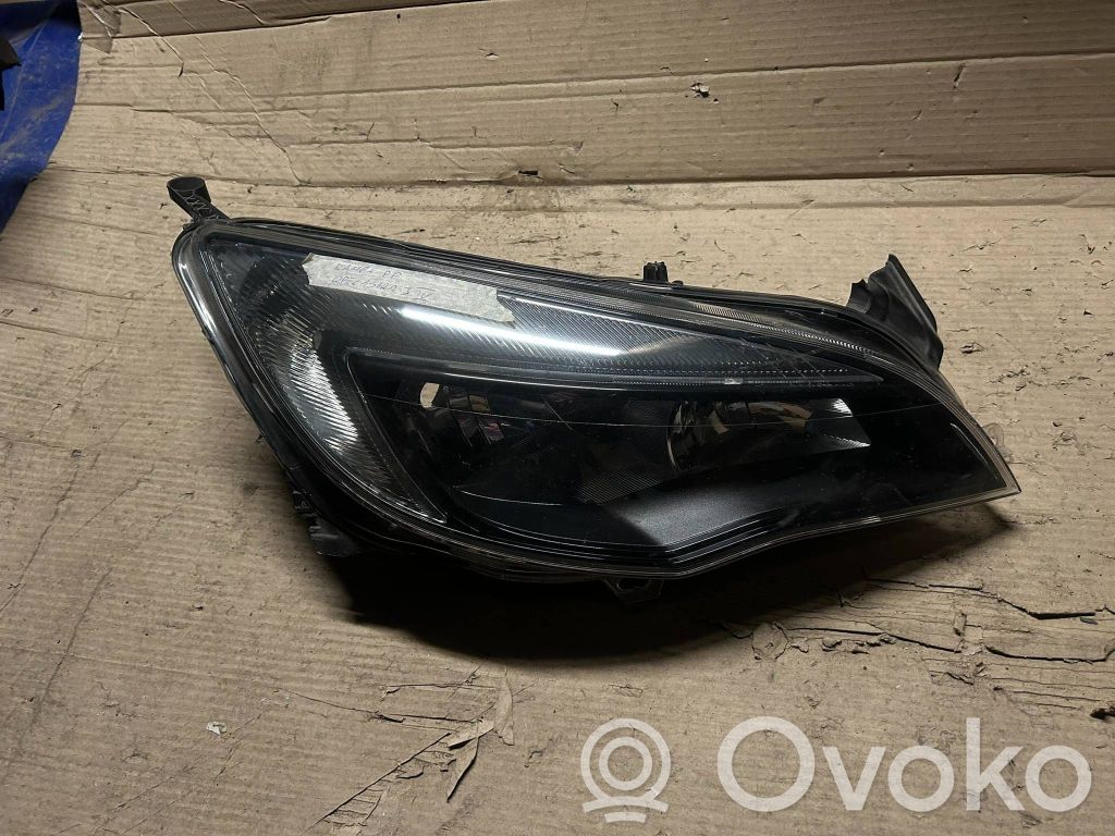 Opel Astra J Lampa przednia 