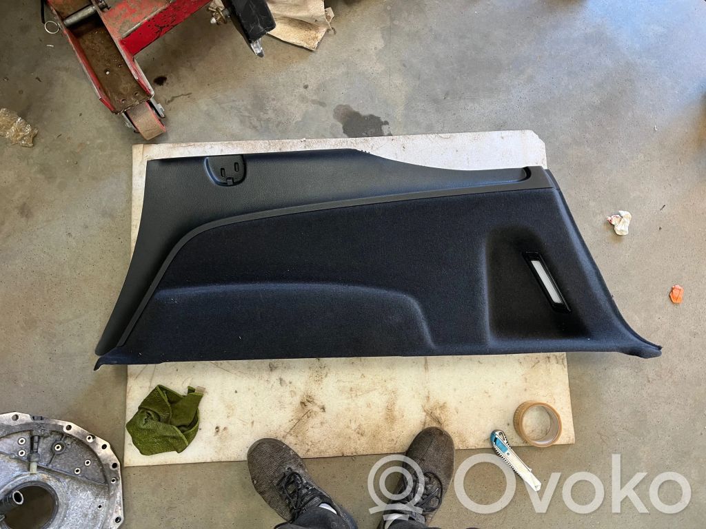 Audi Q7 4M Tavaratilan sivuverhoilu 