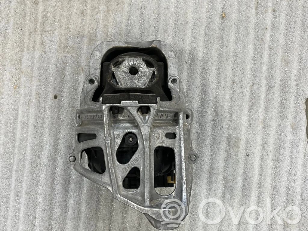 Audi Q7 4M Engine mount bracket 