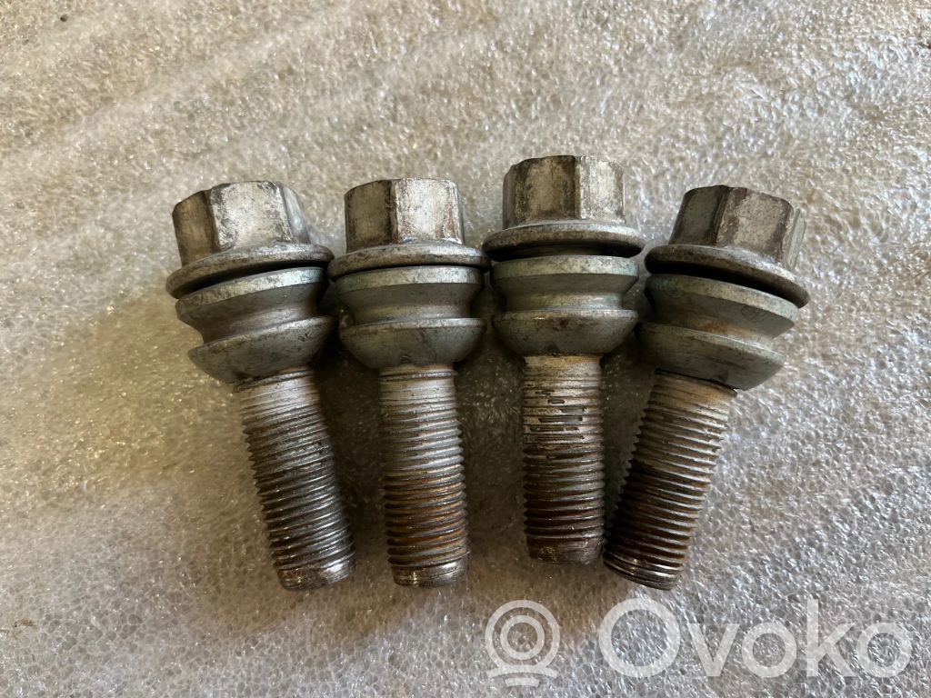 Audi Q7 4L Mutterit/pultit 