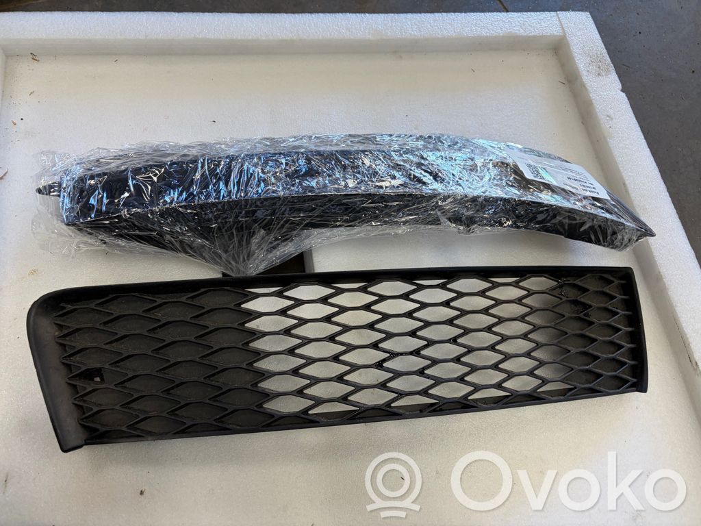 Audi Q7 4L Etusumuvalon ritilä 