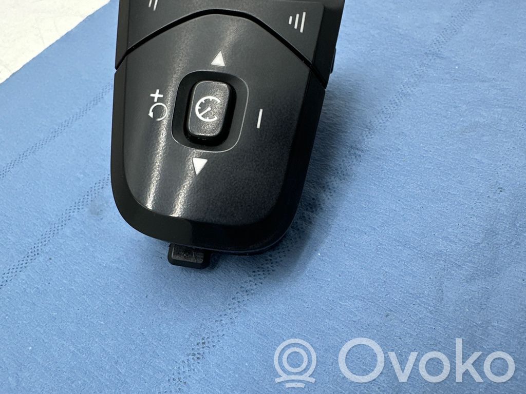 Przełącznik / Przycisk kierownicy   31404245,31433466,17V0V05