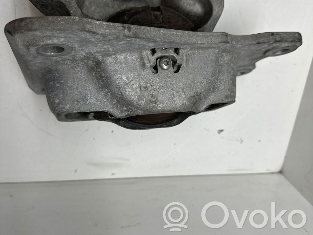 Volvo S90, V90 Engine mount bracket 