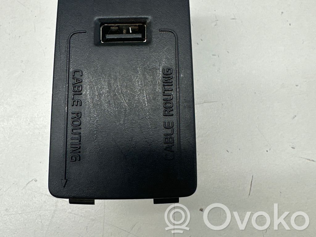 Volvo S90, V90 Gniazdo / Złącze USB 