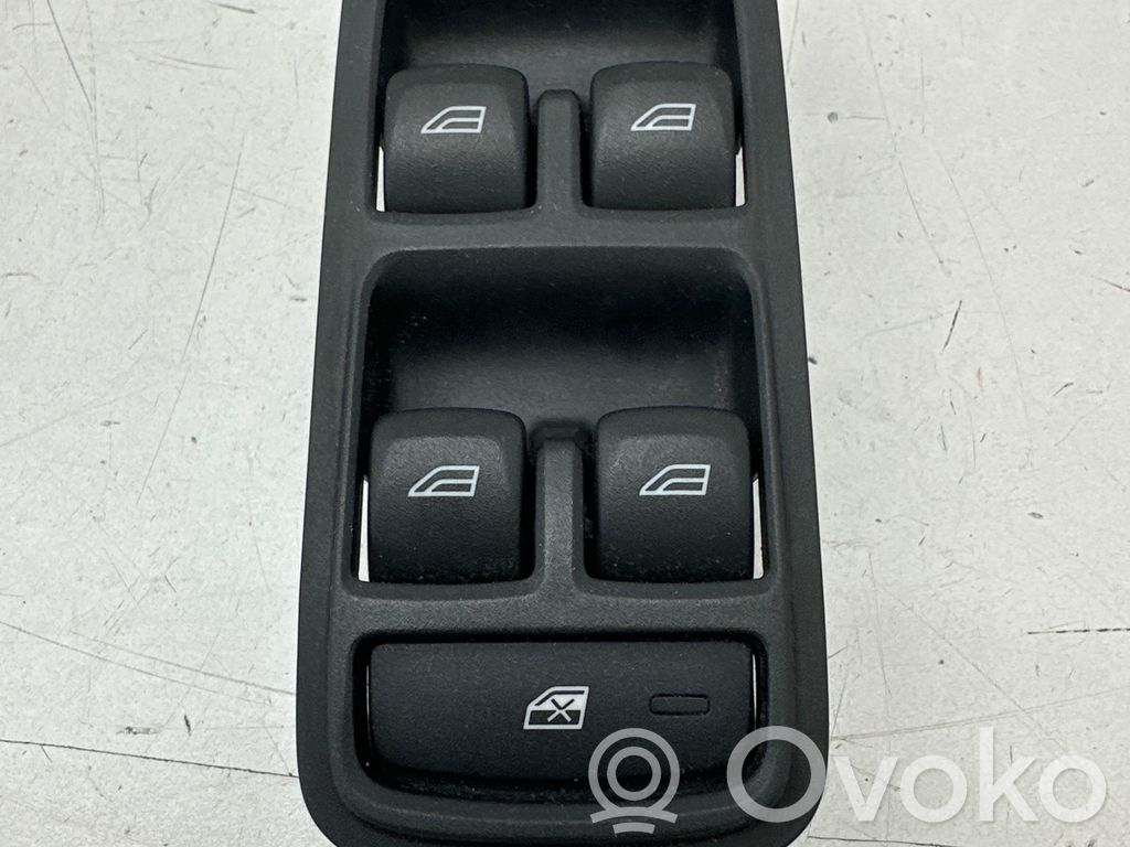 Electric window control switch   31334346,SWEB02,11W461