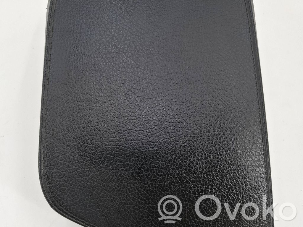 Volvo S90, V90 Reposabrazos 