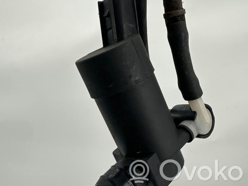 Volvo XC90 Windscreen/windshield washer pump 