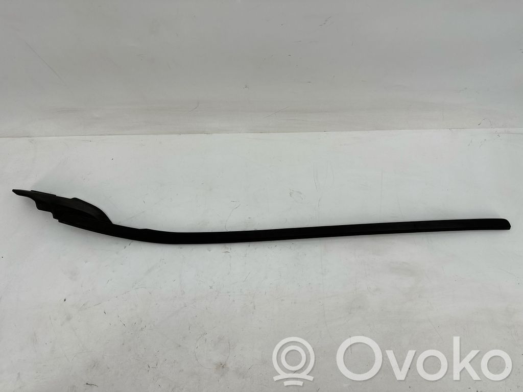Windshield trim   31378572