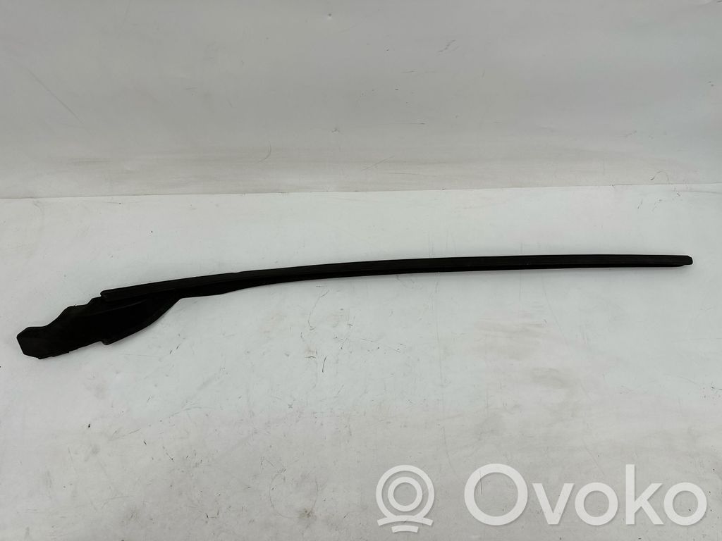 Windshield trim   31378573