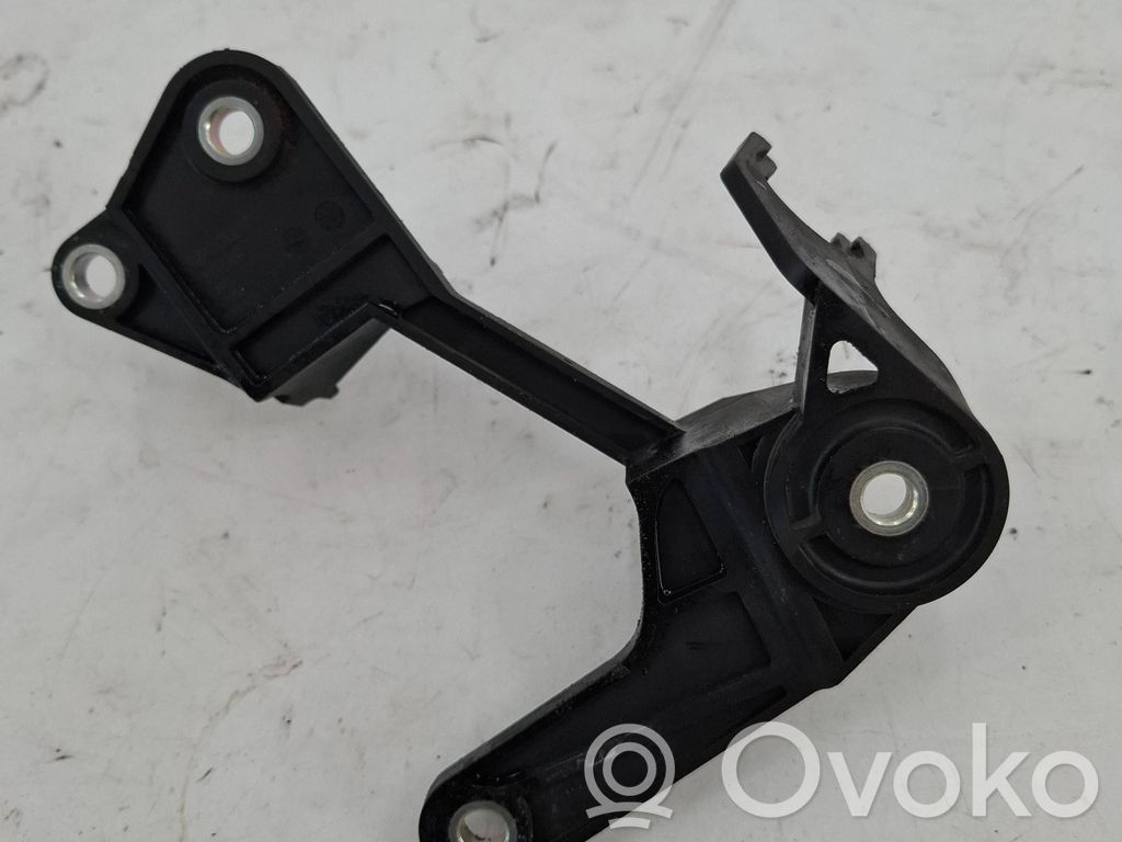 Volvo V40 Gear shift cable bracket 
