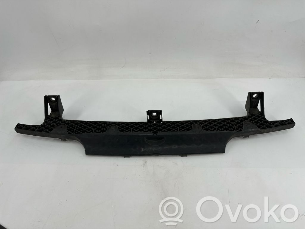 Uchwyt / Mocowanie zderzaka przedniego   7P6807200,355K70482