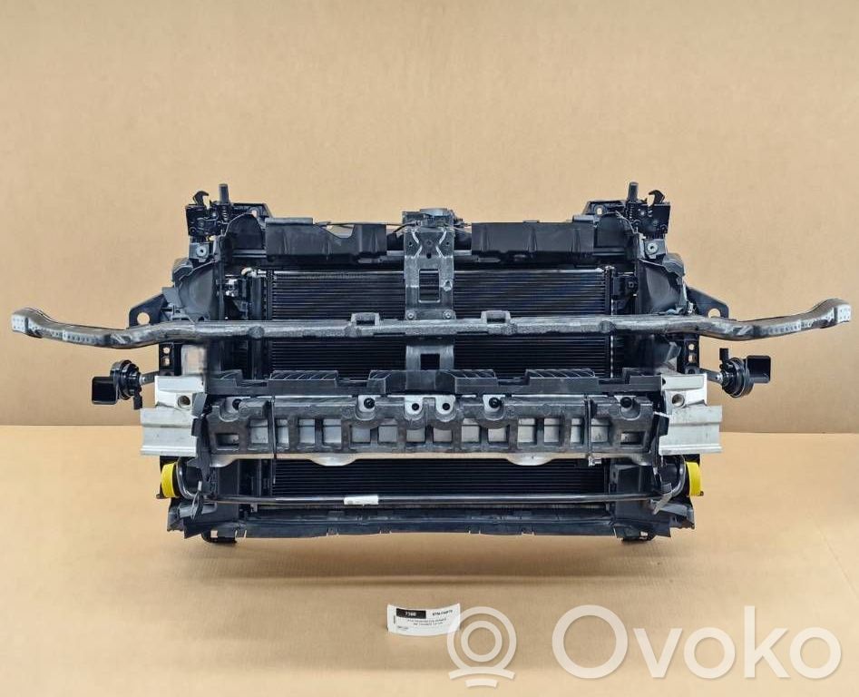 Volkswagen Touareg III Pas przedni 