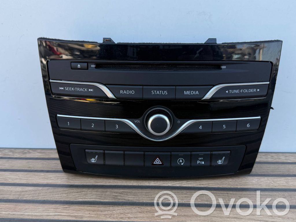 Infiniti Q30 Unidad delantera de radio/CD/DVD/GPS 