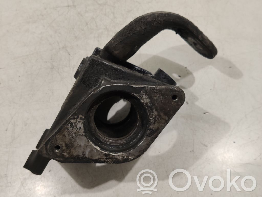 Engine mounting bracket   8200000034