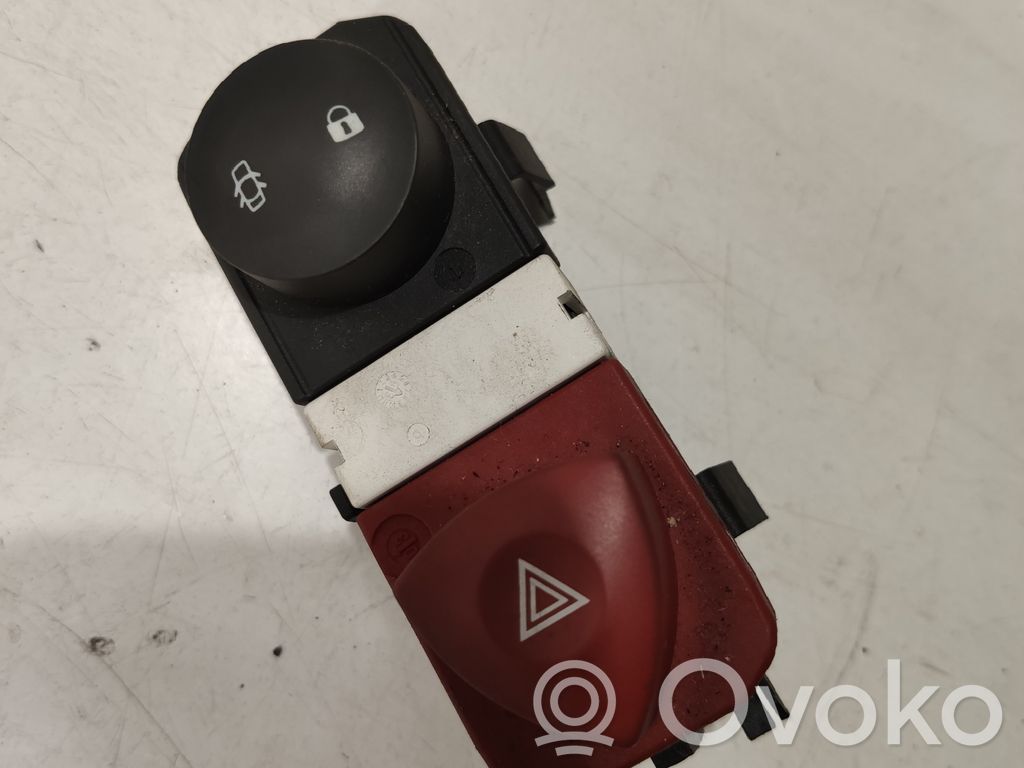 Renault Scenic II -  Grand scenic II Hazard light switch 