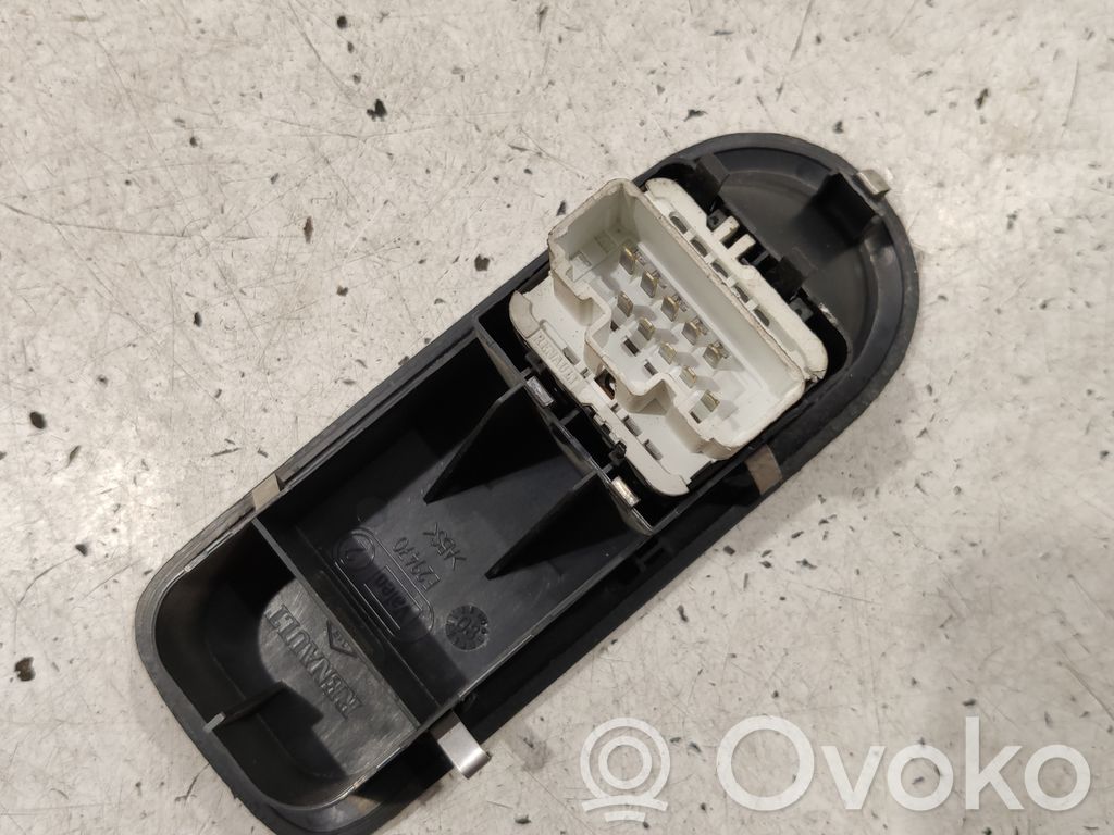 Renault Clio III Electric window control switch 