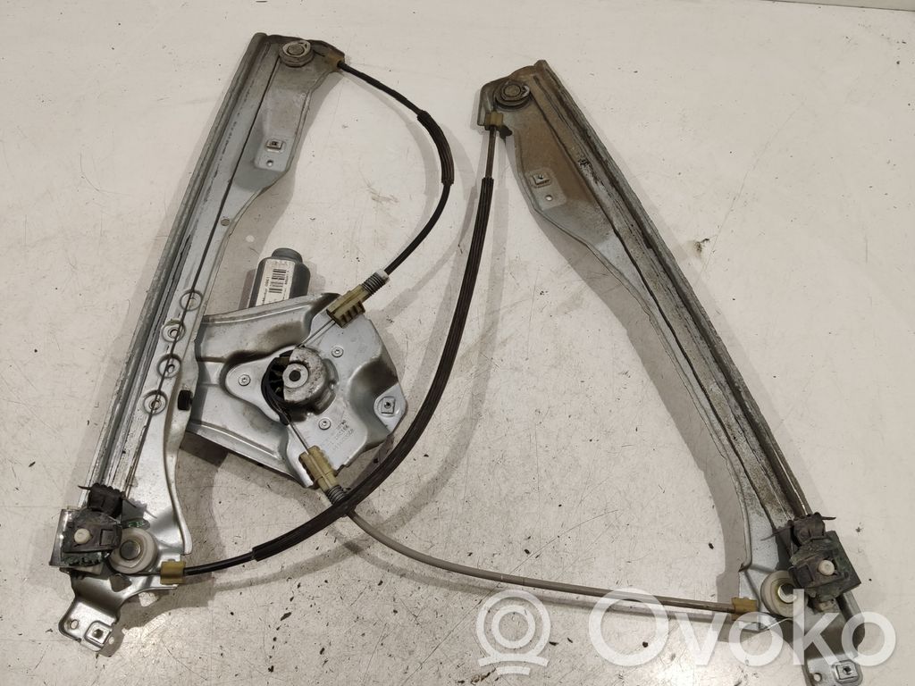 Renault Clio III Front door window regulator with motor 