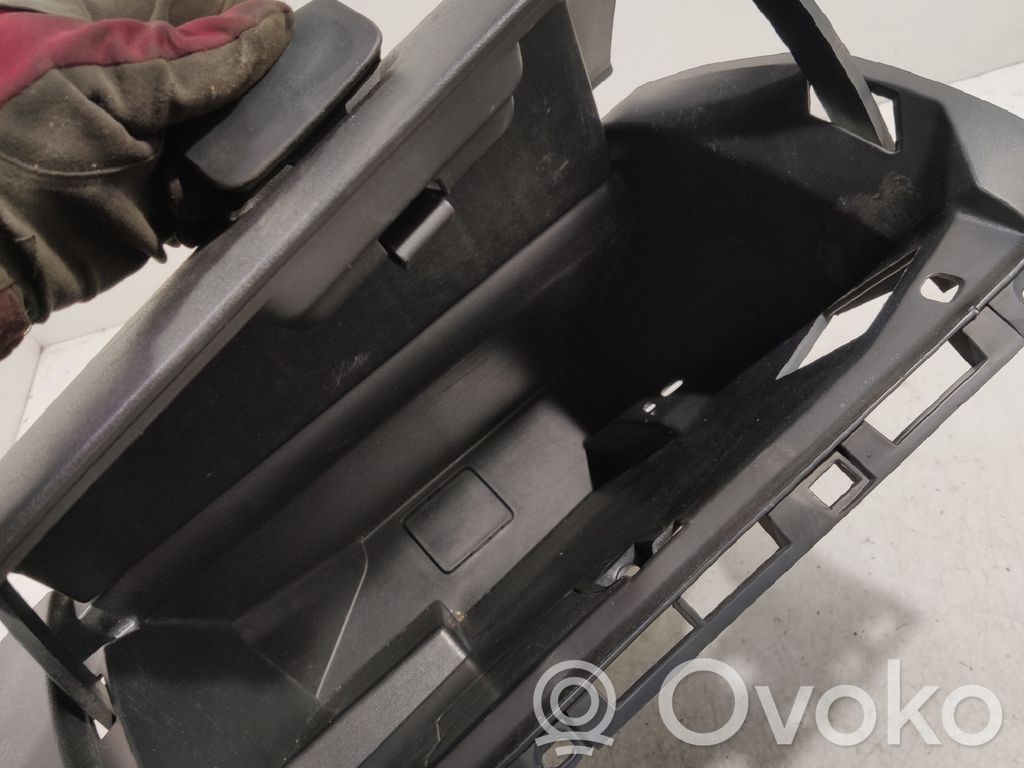 Renault Clio III Daiktadėžės (bordačioko) komplektas 