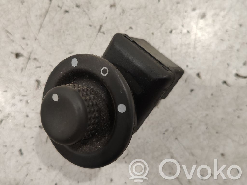 Renault Megane II Wing mirror control module 