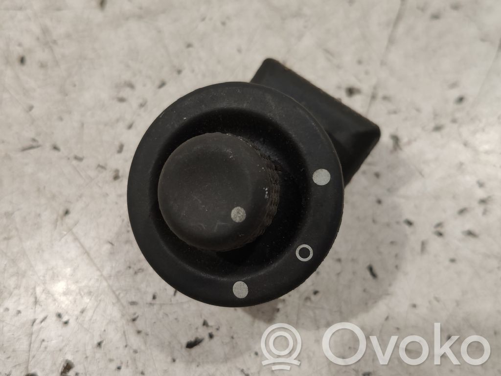Renault Megane II Wing mirror control module 