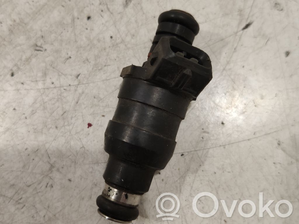 BMW 7 E38 Fuel injector 