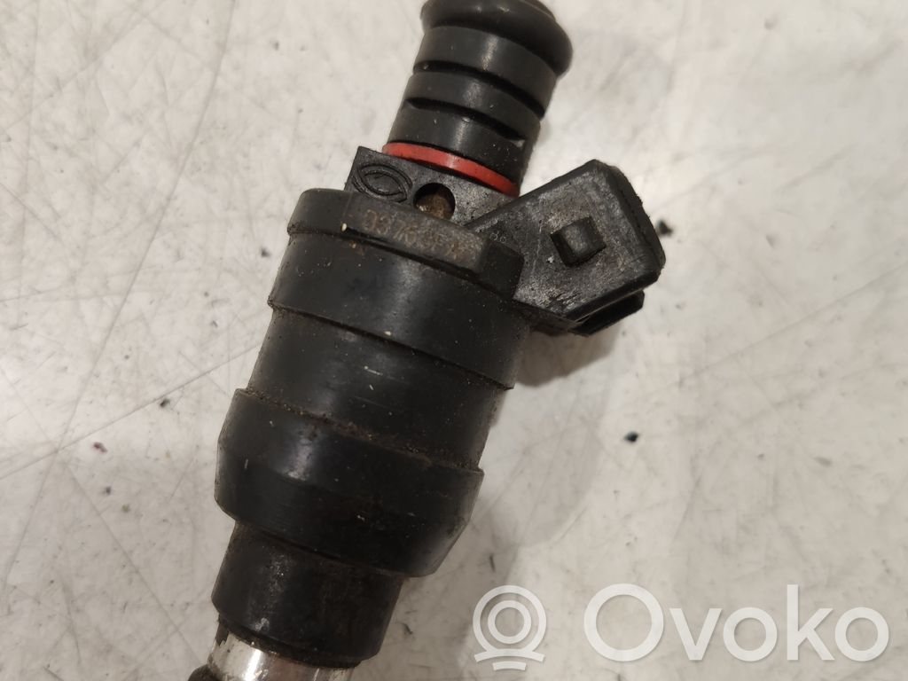 BMW 7 E38 Fuel injector 