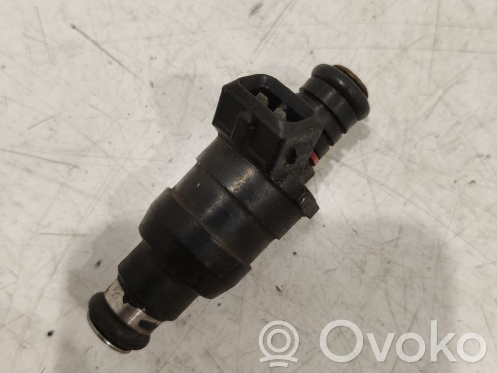 BMW 7 E38 Fuel injector 