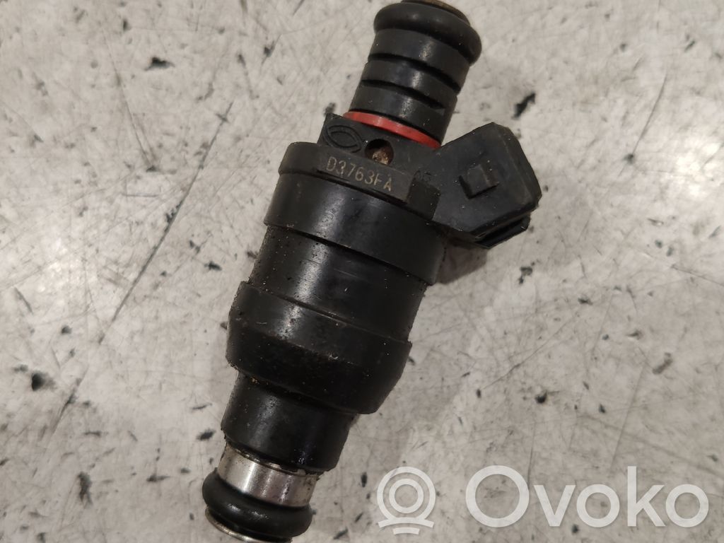 BMW 7 E38 Fuel injector 