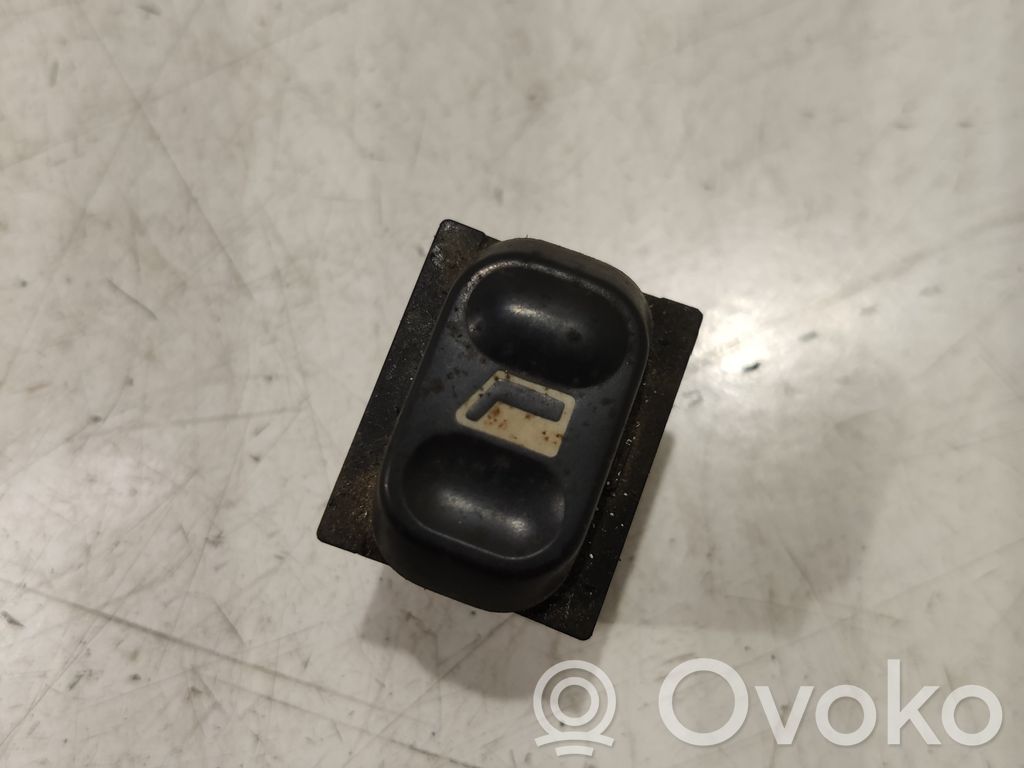 Electric window control switch   9181A