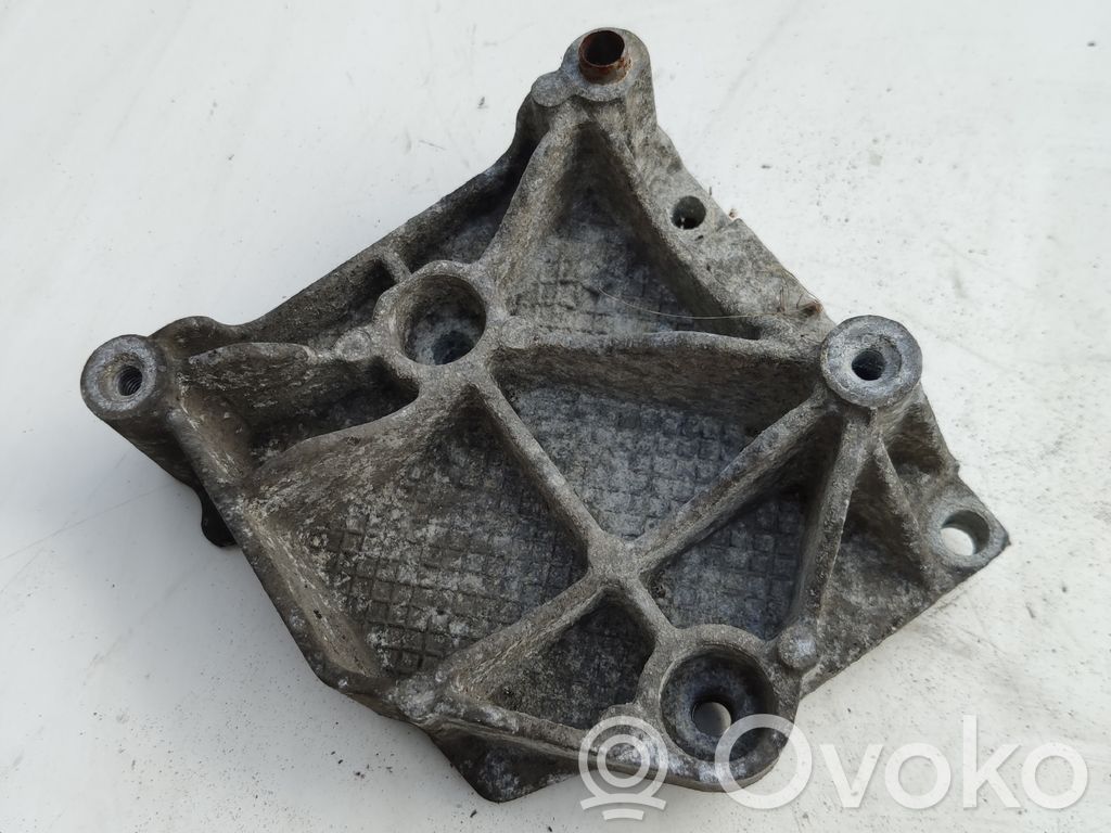 Peugeot 307 A/C compressor mount bracket 
