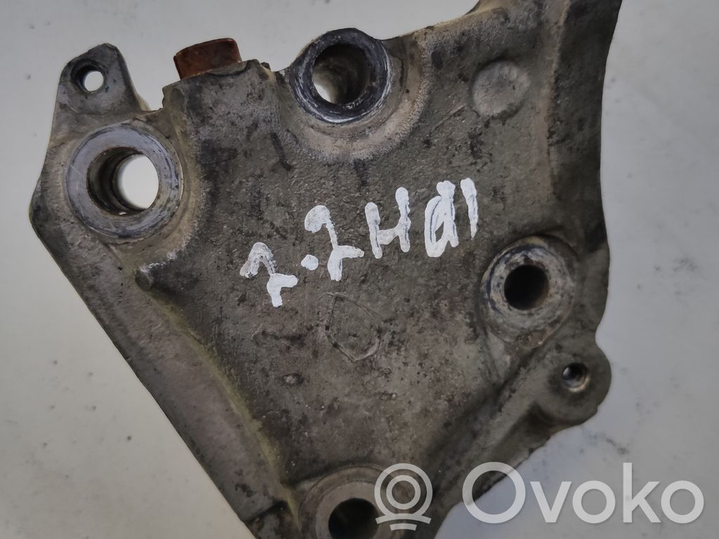 Peugeot 607 Engine mounting bracket 