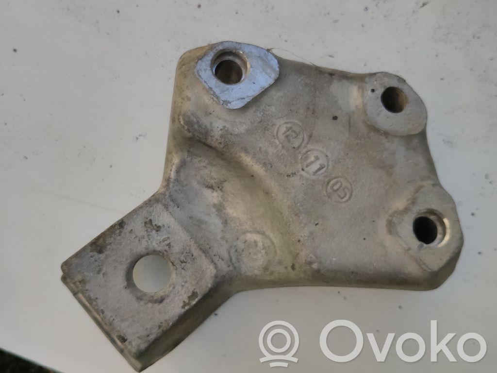 Citroen Xsara Picasso Engine mounting bracket 