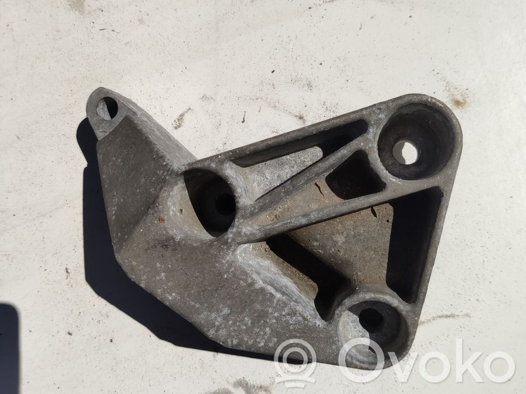 Renault Megane II Engine mounting bracket 