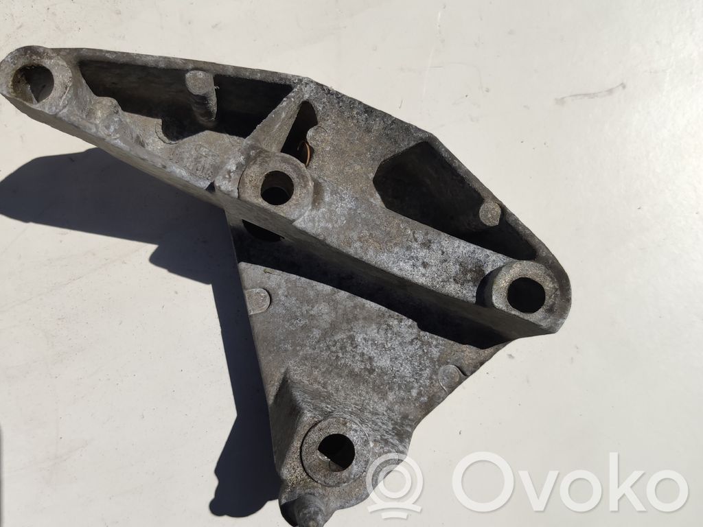 Renault Megane II Engine mounting bracket 