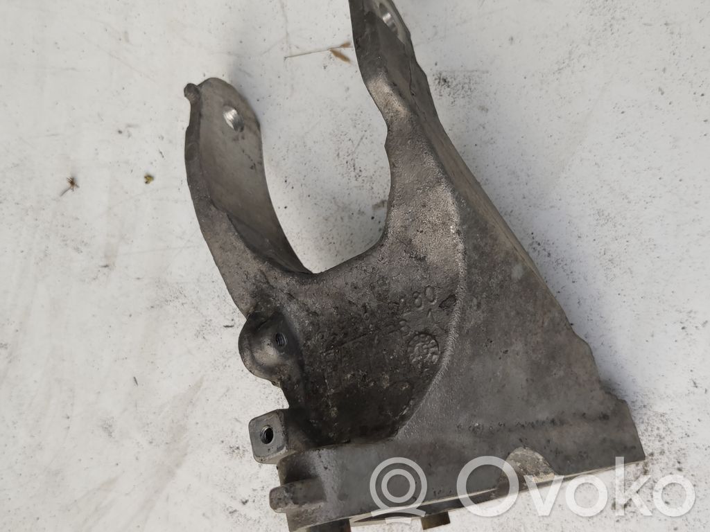 Peugeot 607 Gearbox mounting bracket 