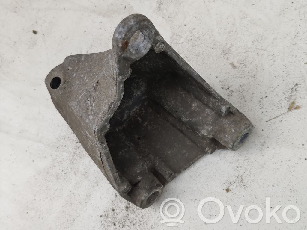 Renault Megane II Engine mounting bracket 