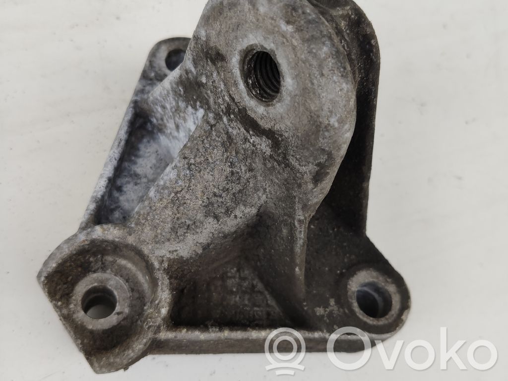 Renault Laguna II Engine mounting bracket 