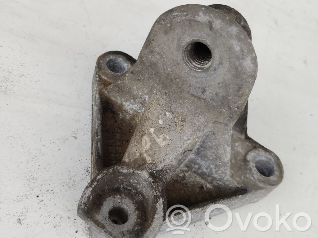 Renault Laguna II Engine mounting bracket 