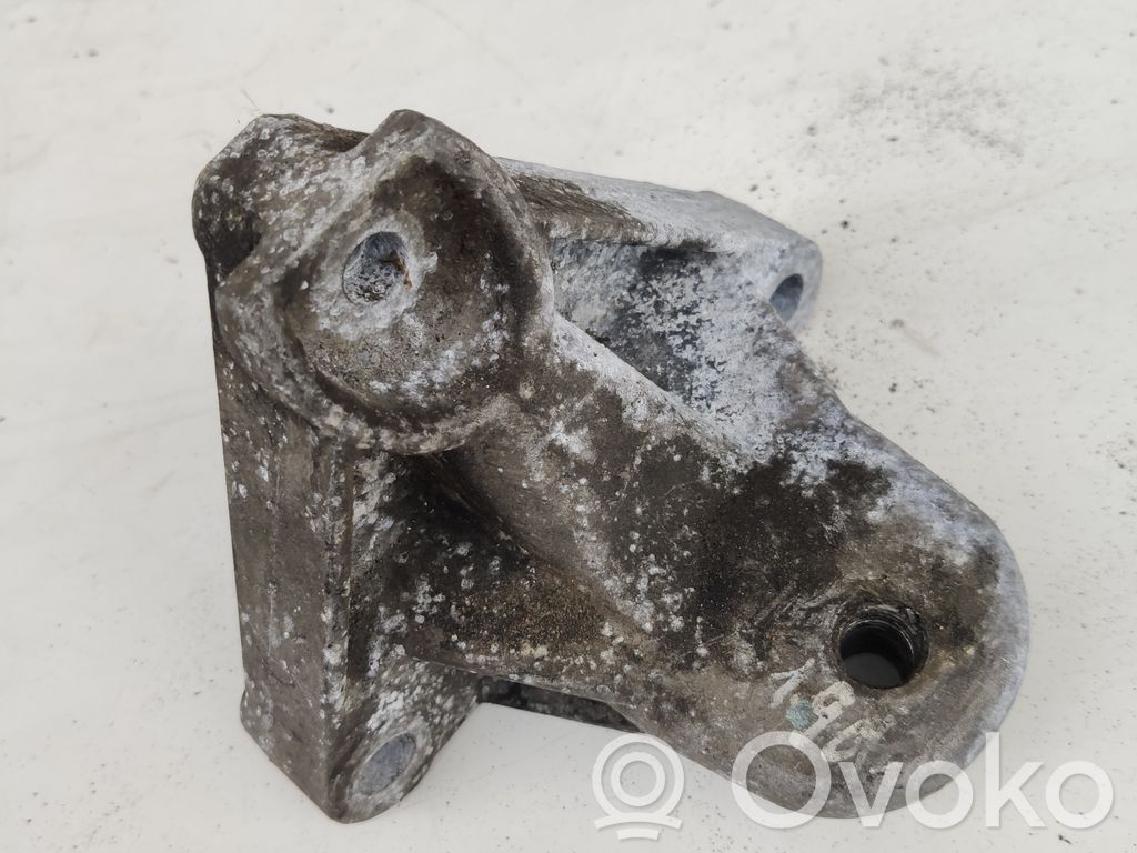 Renault Laguna II Engine mounting bracket 
