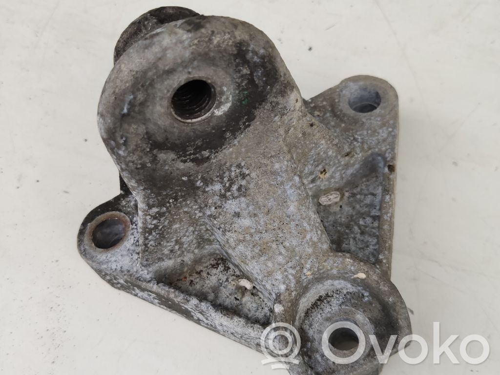 Renault Laguna II Engine mounting bracket 