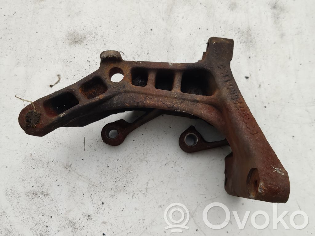 Peugeot 407 Engine mounting bracket 