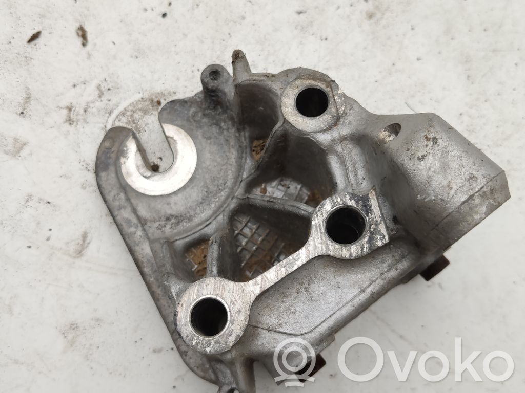 Peugeot 508 Engine mounting bracket 