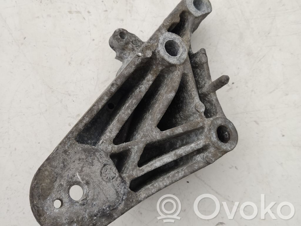 Renault Laguna II Engine mounting bracket 